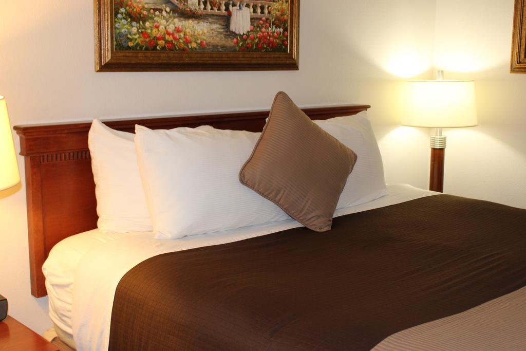 O'Cairns Inn And Suites Lompoc Eksteriør bilde